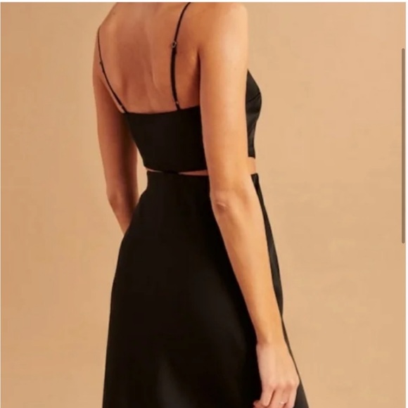 🎉Host Pick🎉 A&F petite black satin cut-out midi dress - Picture 10 of 11